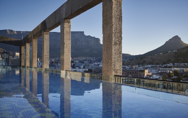 Mit dem Tafelberg auf Augenhöhe -der Rooftop Pool