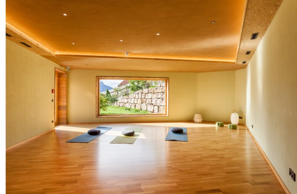Ein Raum für Bewegung und Yoga; © Biohotel Eggensberger