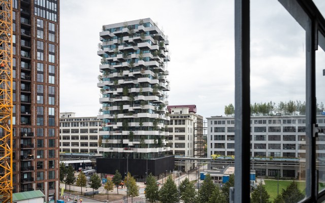 Der Trudo Tower in den Niederlanden schafft eine Verbindung zwischen modernem Wohnraum und grüner Umgebung