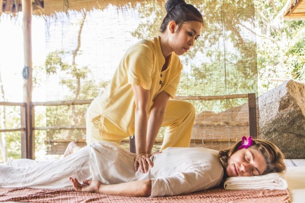Thai Massage, sanft, kraftvoll und sehr wirksam...   Foto: Kamalaya Koh Samui