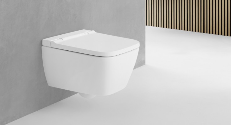 Das neue AquaClean Sela Square ist das erste Dusch-WC aus dem Hause Geberit in eckiger Formensprache.