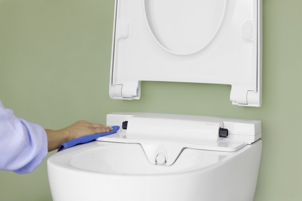 Die QuickRelease-Funktion ermöglicht das einfache Abnehmen des WC-Deckels und -Sitzes und erleichtert damit die Reinigung.